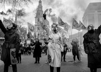 Hollanda’daki Extinction Rebellion protestosunda 1,500’den fazla iklim aktivisti tutuklandı