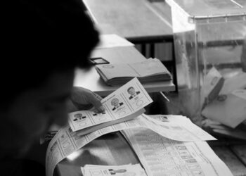 Oturarak ne yaşadığımız coğrafyalar ne de içinde olduğumuz dünya değişir! | Halil Karapaşaoğlu