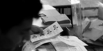 Oturarak ne yaşadığımız coğrafyalar ne de içinde olduğumuz dünya değişir! | Halil Karapaşaoğlu