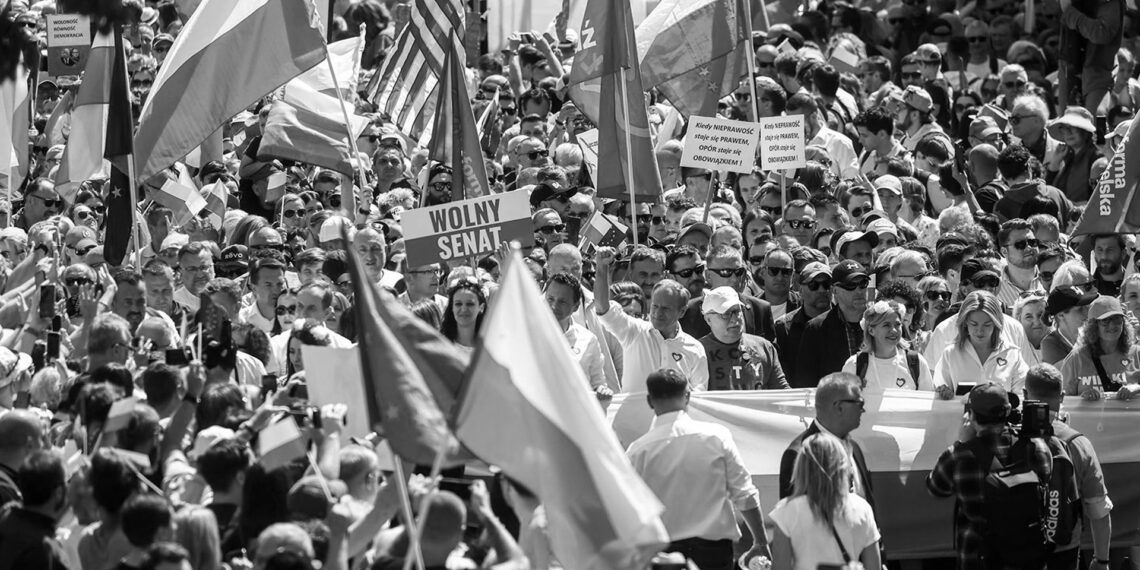 Polonya’da milliyetçilik ve otoriterlik karşıtı kitlesel protesto