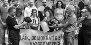 “Çocuklarımızı; insanları, dil, din, ırk, cinsiyet, ekonomik durum gibi yönleriyle ayırmamalarını öğreterek yetiştiriyoruz“