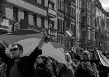 Letonya’da LGBTİ+’lar için partnerlik sözleşmesi yasalaştı