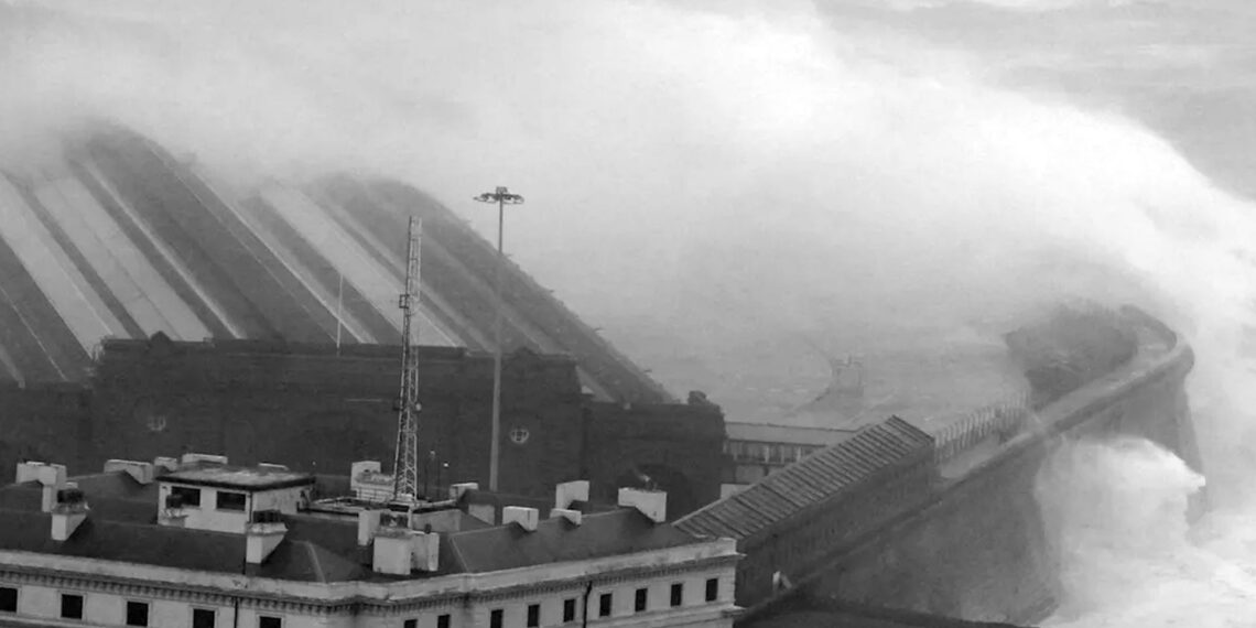 Ciarán Fırtınası: Birleşik Krallık ve Fransa’da ‘hayati tehlike’ uyarıları yapıldı