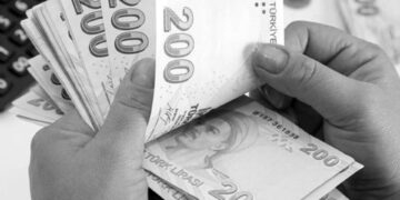 Asgari ücreti artırmak veya hayatı ucuzlatmak | Münür Rahvancıoğlu