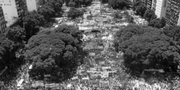 Arjantin’de onbinlerce işçi Milei “reformları”na karşı Kongre Meydanı’nda genel greve başladı