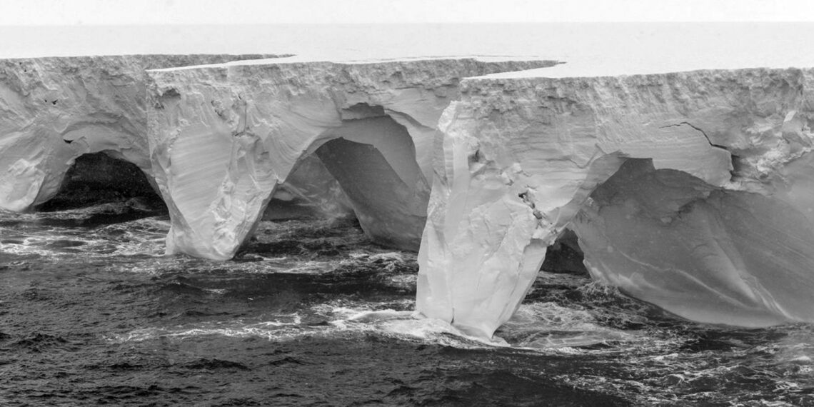 Dünyanın en büyük buzdağı Güney Atlantik’e doğru sürükleniyor