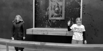 İklim aktivistleri Mona Lisa tablosuna çorba dökerek eylem yaptı