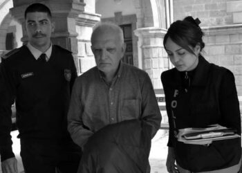 Emekli komutan üç valiz dolusu elektronik sigara tütünü kaçakçılığı iddiasıyla tutuklandı
