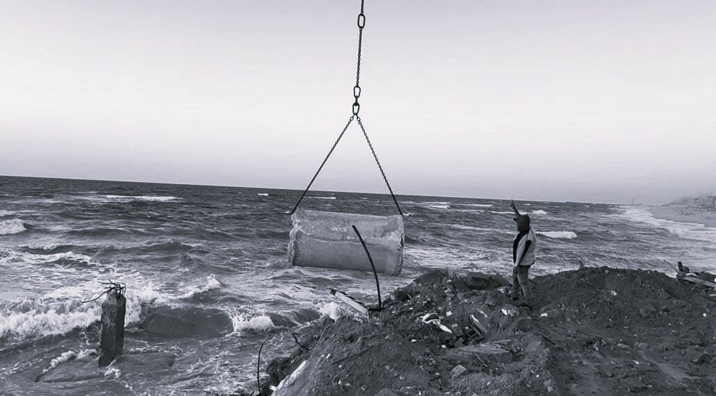 Gazze sahilinde inşa edilen amatör iskelenin ilk fotoğrafları gelmeye başladı