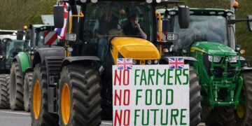 İngiltere’de çiftçiler tarım politikalarına karşı ayaklandı