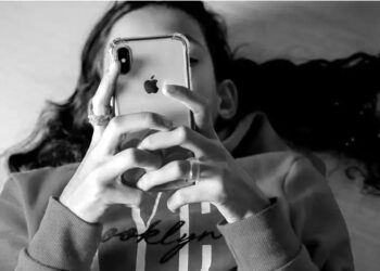 Aşırı sağcılar TikTok’ta gençlerin peşinde