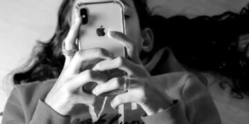 Aşırı sağcılar TikTok’ta gençlerin peşinde