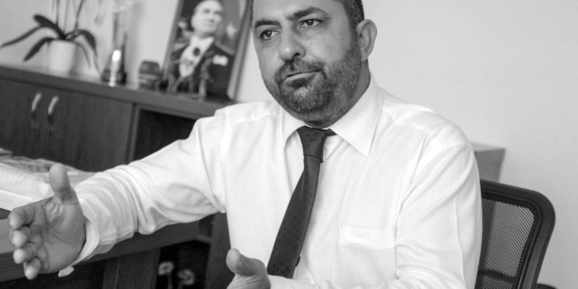 “Juju’nun ülkeyi neden terk ettiğini bize söylesinler”