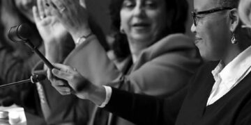 “Erkeklerin yürüttüğü savaşlardan en çok kadınlar ve kız çocukları acı çekiyor”