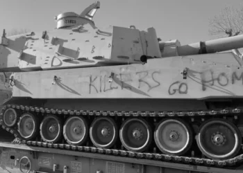 Yunanistan’da ABD tanklarına barikat: Katiller evinize dönün