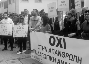 Kıbrıs’ın güneyinde öğretmenler iş güvencesi talebiyle greve gitti