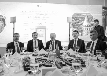 Tatar ve Üstel AKP’nin seçim kampanyasının piyonu oldu