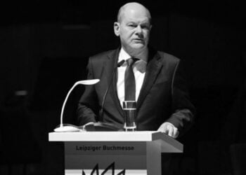 Scholz’un konuşması kesildi: “Filistinlilerin kanı sizin ellerinizde” | Video