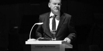 Scholz’un konuşması kesildi: “Filistinlilerin kanı sizin ellerinizde” | Video