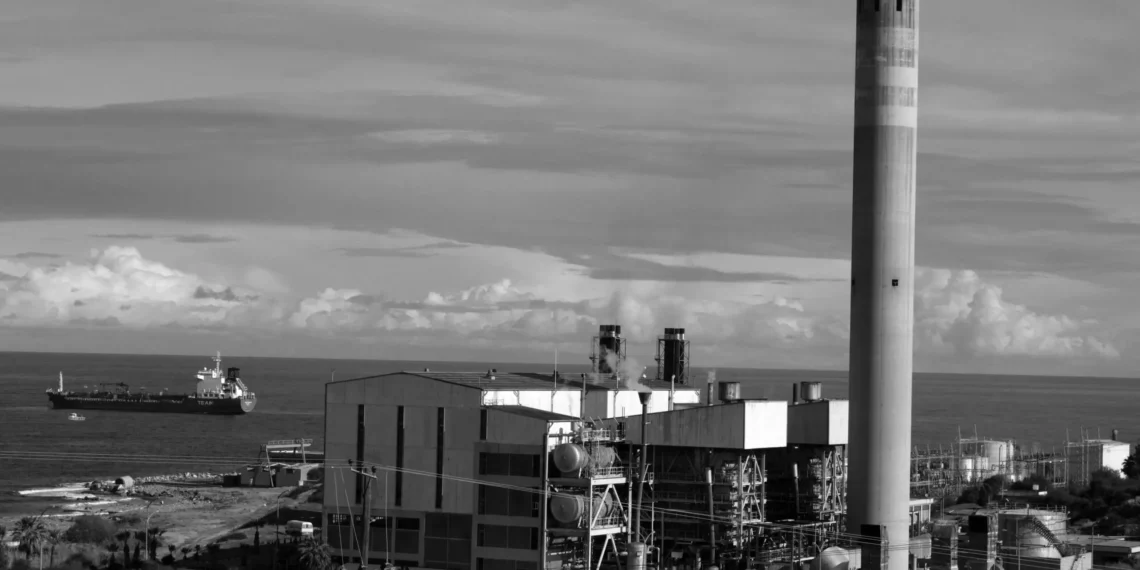 AKSA’dan daha fazla enerji alımı için makineler tamir edilmiyor