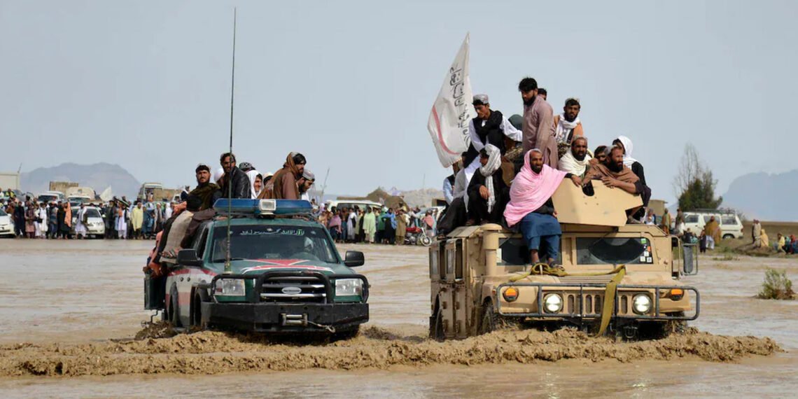 Afganistan ve Pakistan’da meydana gelen sel ve yıldırımlar onlarca can aldı