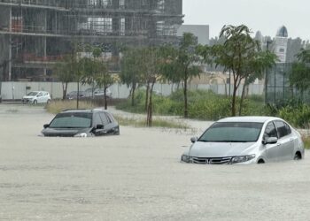Çöl şehri Dubai sular altında