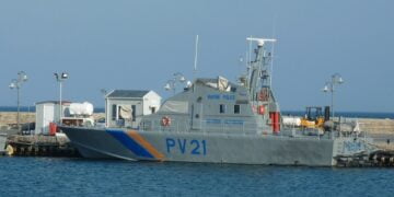 Yiyecek ve suları kalmayan iki göçmen teknesinin Kıbrıs’a ulaşmasına izin verilmedi