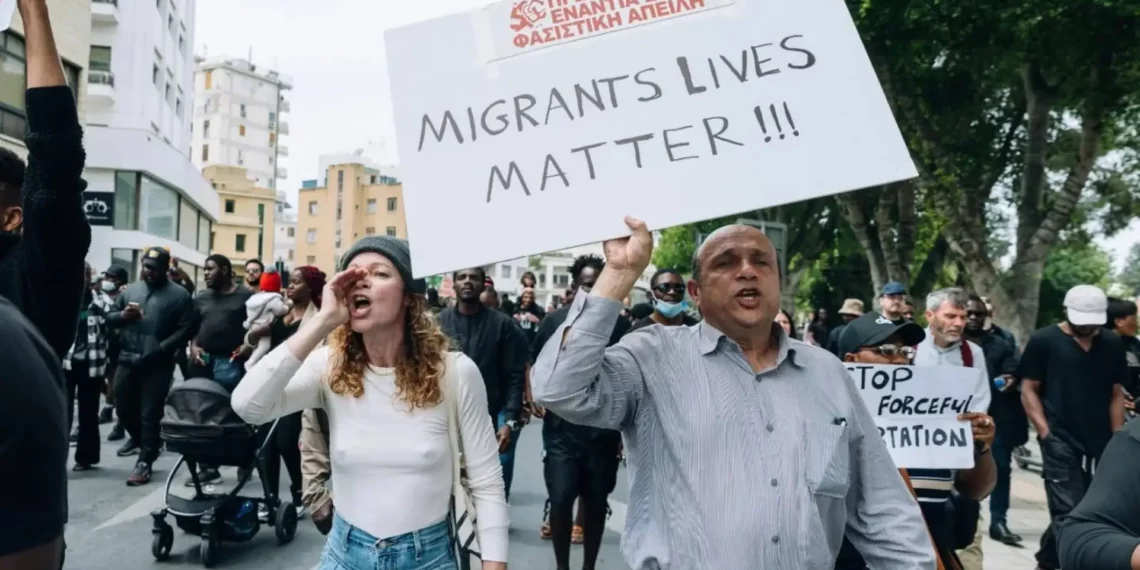 Lefkoşa’nın güneyinde protesto: ‘İnsanlık milliyetten üstündür’