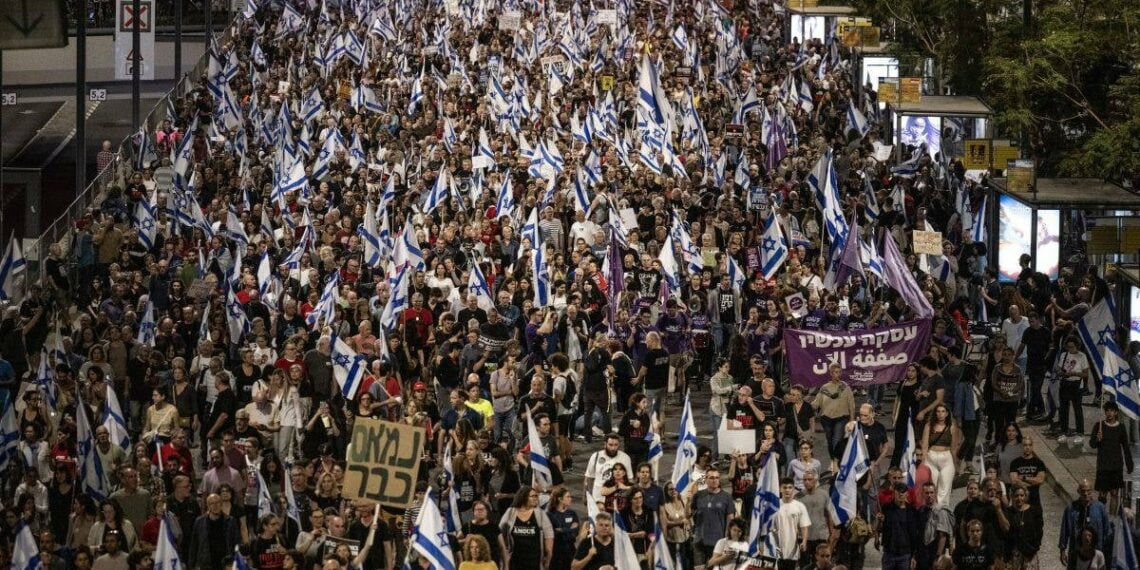 İsrailliler hükümeti protesto etti