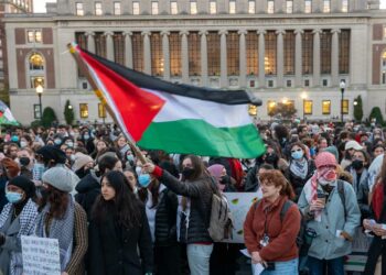 Columbia Üniversitesi’nde Gazze destekçisi öğrenciler Hamilton binasını işgal etti