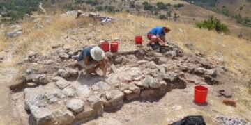 Poli’de Orta Tunç Çağı’na ait seramik üretim fırını ortaya çıkarıldı