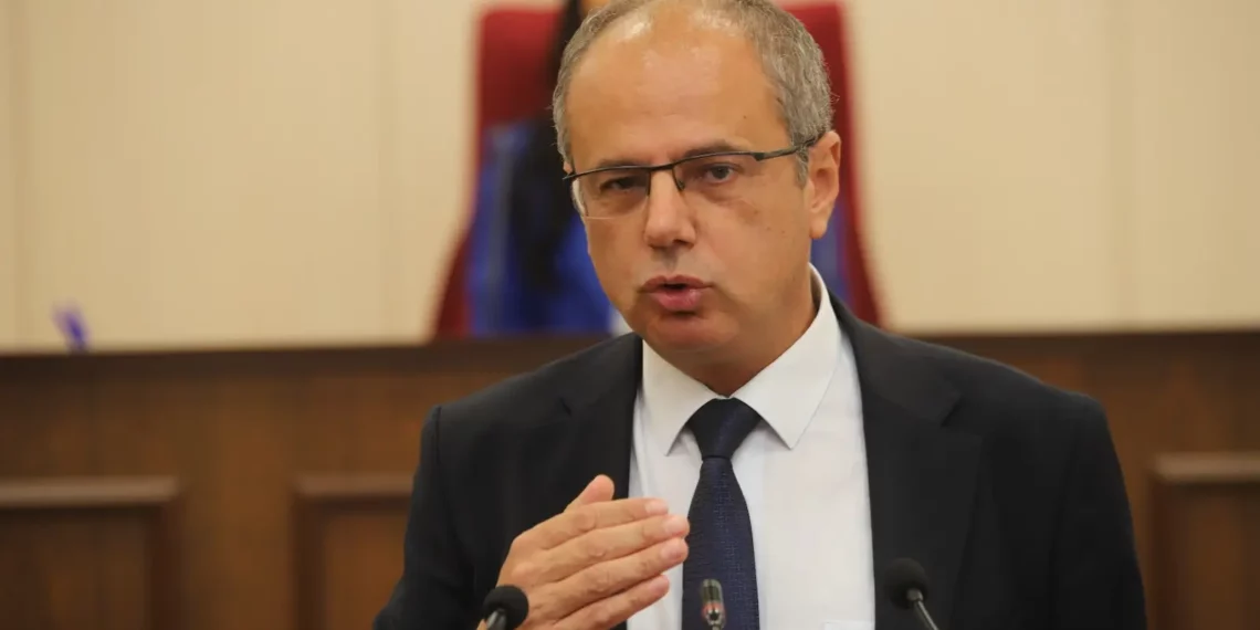 Özuslu: TC Büyükelçisi Feyzioğlu üç maymunu oynuyor