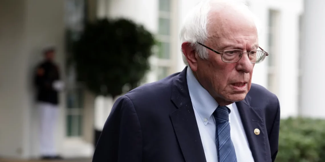 Sanders: Çocukları kasten aç bırakan bir hükümete neden 10 milyar dolar verelim?