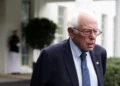Sanders: Çocukları kasten aç bırakan bir hükümete neden 10 milyar dolar verelim?