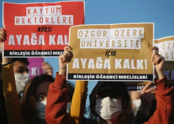 Üniversitelerde bildiri dağıtma, afiş veya pankart asma hakkı yasaklanamaz