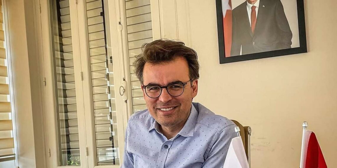 İktidarların gözdesi Karahasan tutuklandı