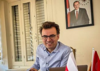 İktidarların gözdesi Karahasan tutuklandı