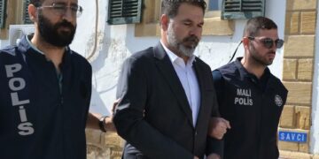 Polis: 440 kesim işçisinin işlemlerini hızlandırmak için 50 bin stg aldı