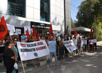 Eylem: Külliye binası hastane ve okul yapılsın, konteynerlere de milletvekilleri ve bakanlar yerleşsin