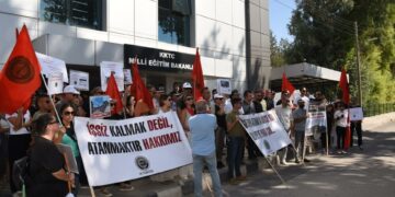 Eylem: Külliye binası hastane ve okul yapılsın, konteynerlere de milletvekilleri ve bakanlar yerleşsin