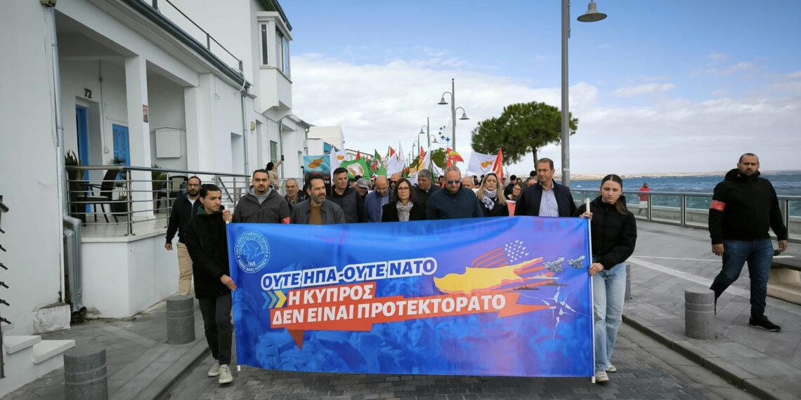Larnaka’da protesto: ‘Ne ABD ne de NATO’