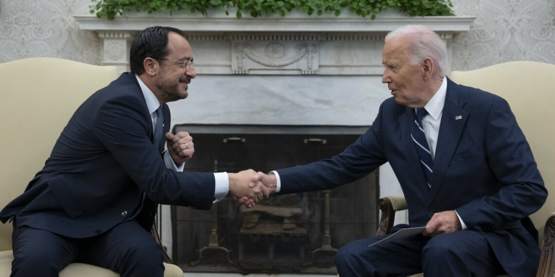 Kathimerini: “Kıbrıs’ın NATO’ya katılma planı Biden’a sunuldu”