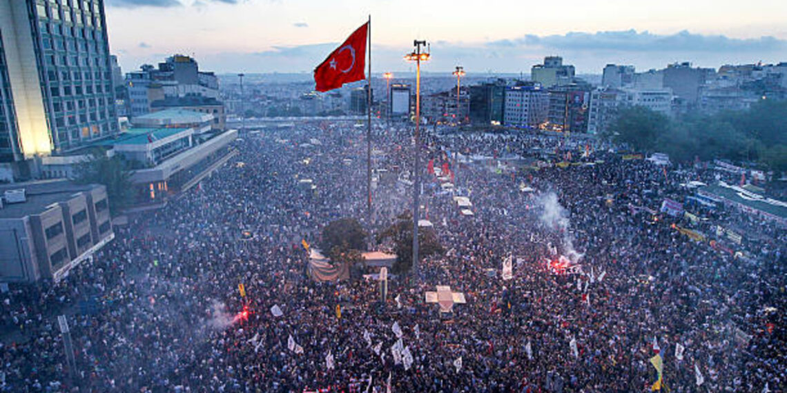 “Gezi Yetmez, Paris Komünü ve Bolşevik Devrimi’ne de Dava Açın”