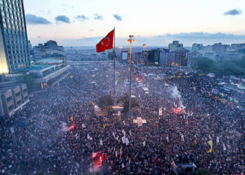 “Gezi Yetmez, Paris Komünü ve Bolşevik Devrimi’ne de Dava Açın”