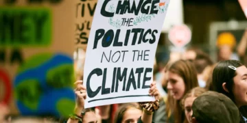 Luisa Neubauer: İklim Eylemi ve Sağcı Politikalar Üzerine Uyarı