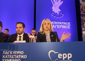 Hristodulidis Hükümetindeki Bakanların DİSİ Üyelikleri Düşürüldü