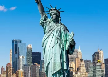 Fransız Vekil, ABD’den Özgürlük Heykeli’ni Geri İstedi