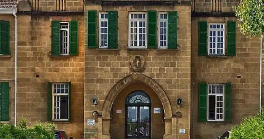 Elcil: “İngiliz Okulu, Kıbrıslıların Uyum İçinde Çalışmasının Nadir Bir Örneğidir, Korunmalıdır”