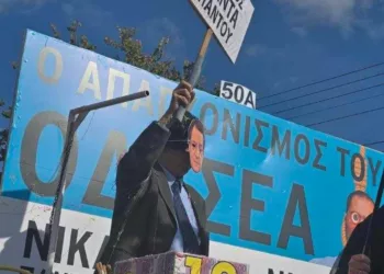 Leymosun Karnavalı’nda Siyasi Mizah