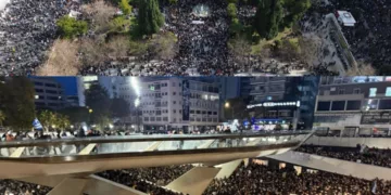 Yunanistan’da ve Kıbrıs’ta Binlerce Kişi Sokağa Çıktı